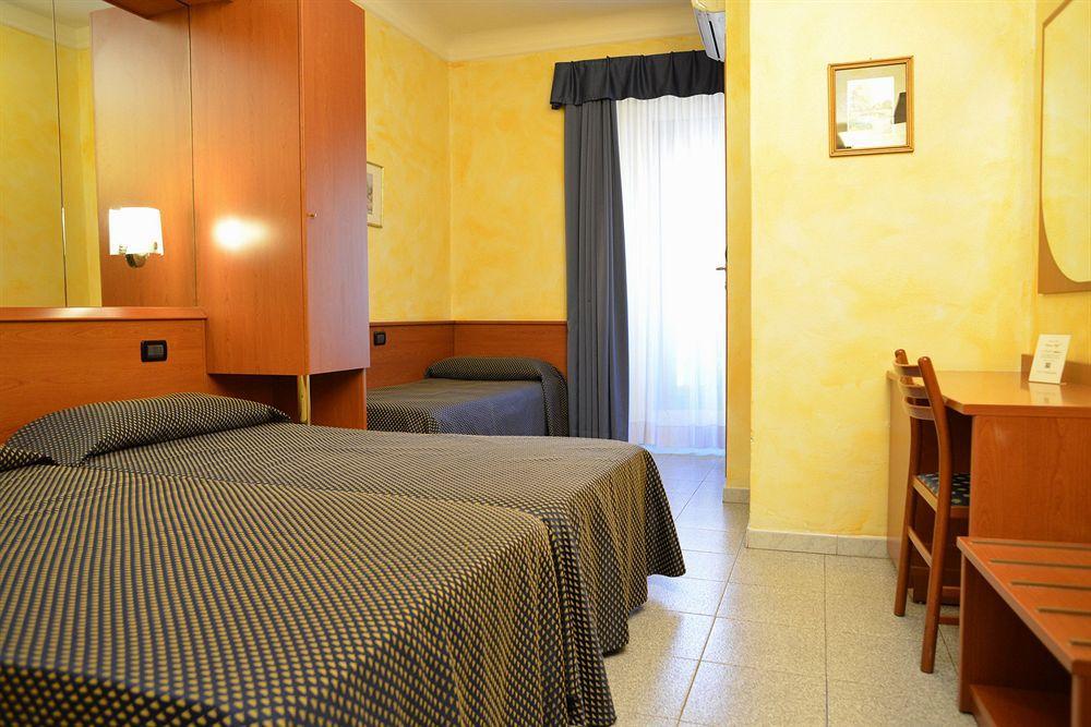 Hotel Aurora Милано Екстериор снимка