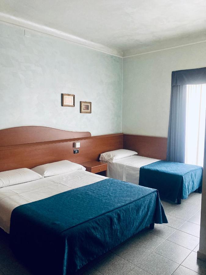 Hotel Aurora Милано Екстериор снимка