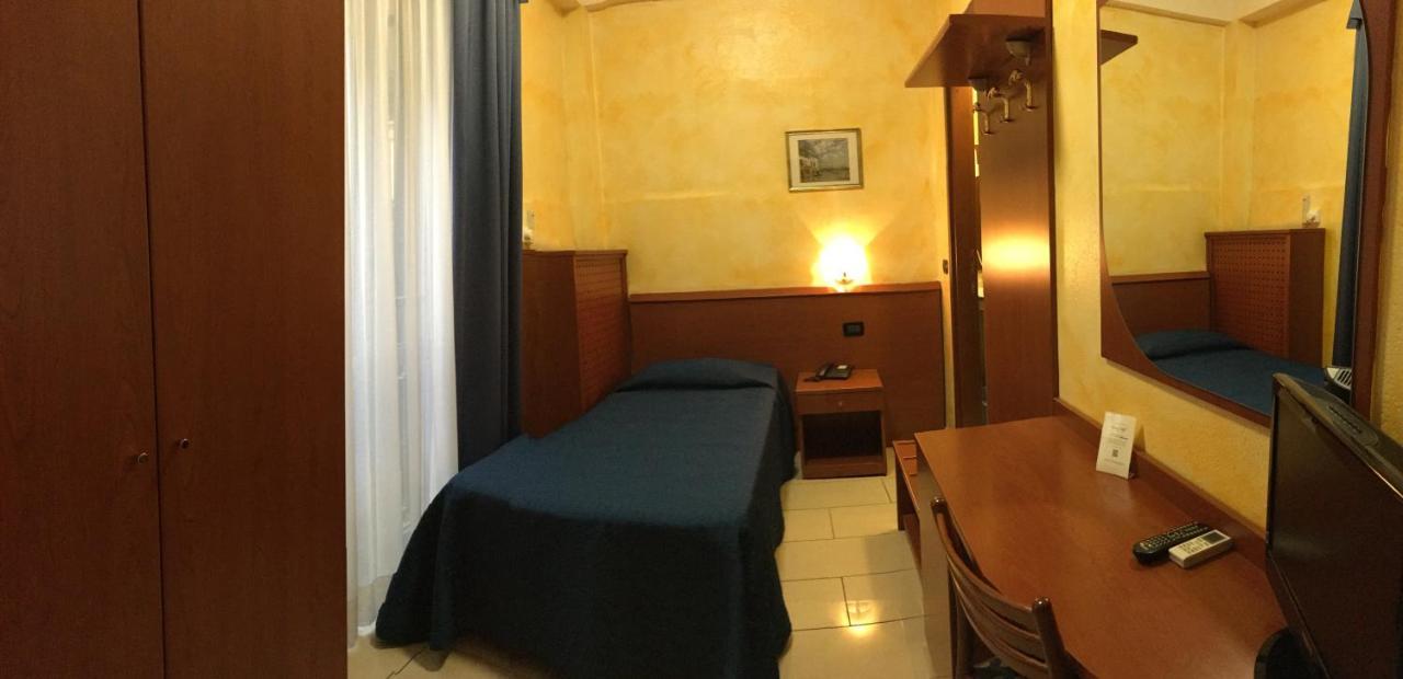 Hotel Aurora Милано Екстериор снимка