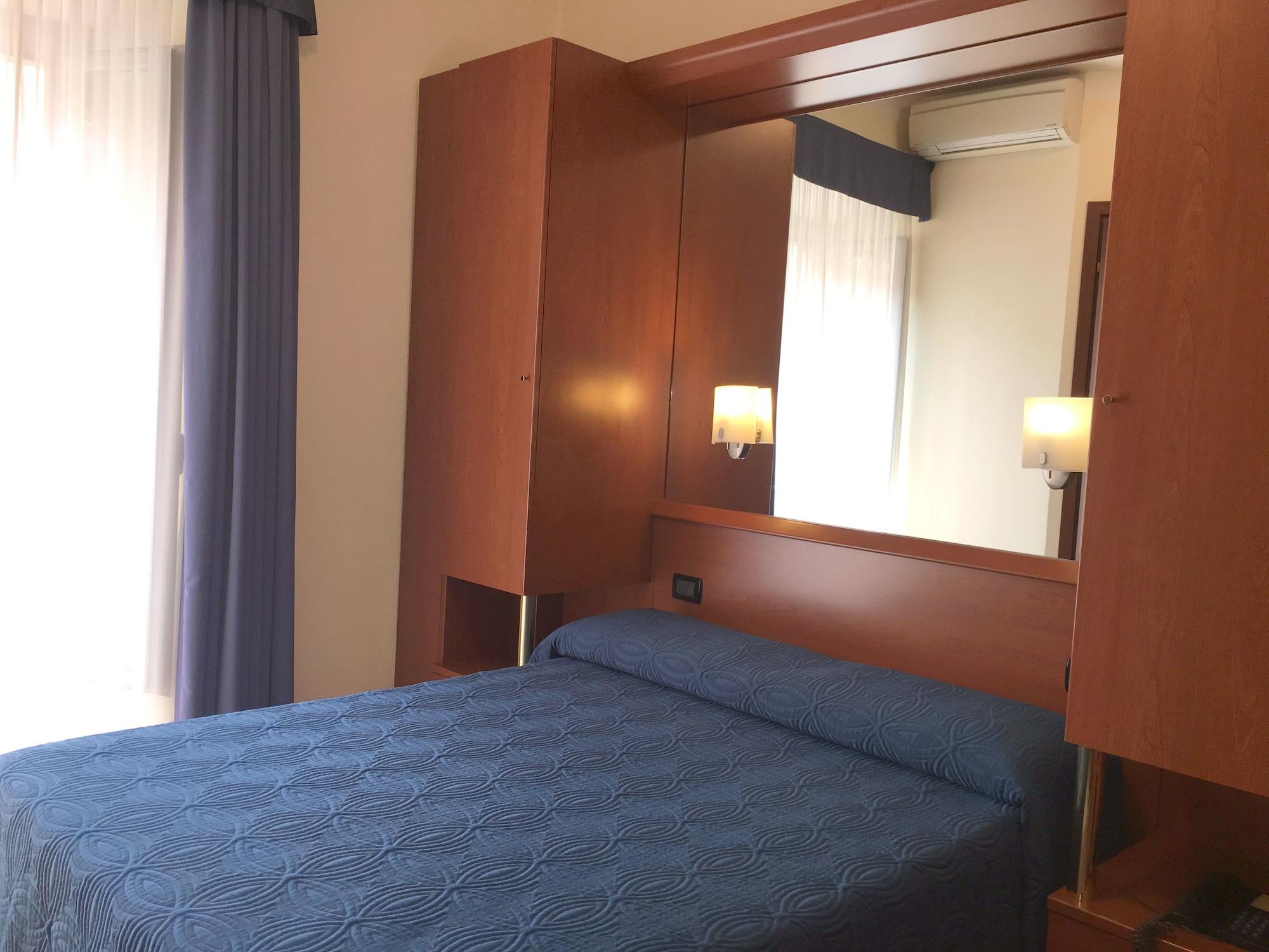 Hotel Aurora Милано Екстериор снимка