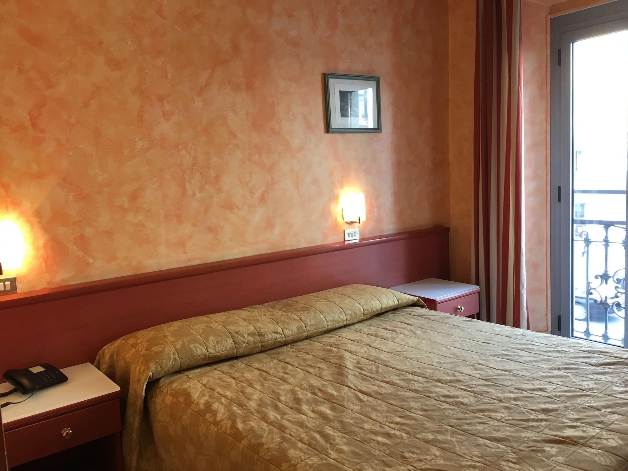 Hotel Aurora Милано Екстериор снимка