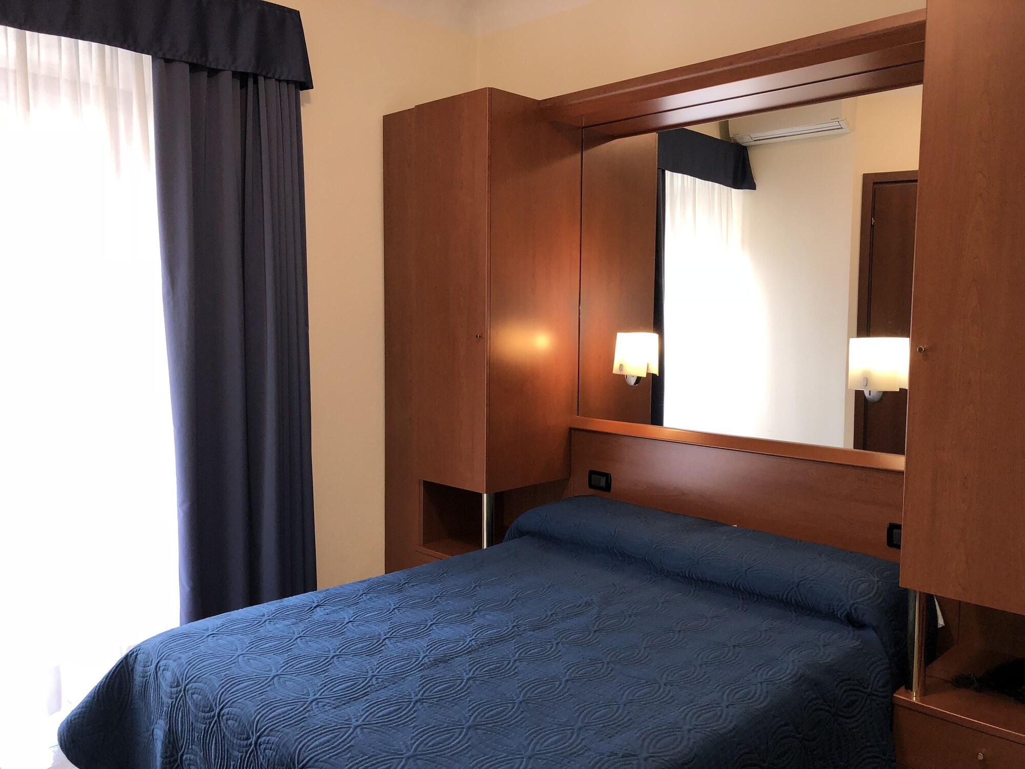 Hotel Aurora Милано Екстериор снимка
