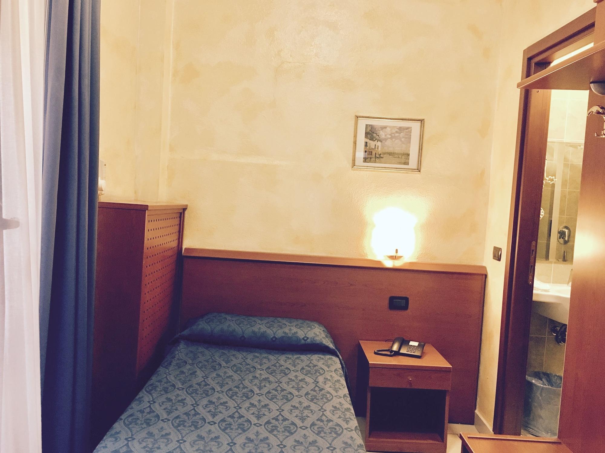 Hotel Aurora Милано Екстериор снимка