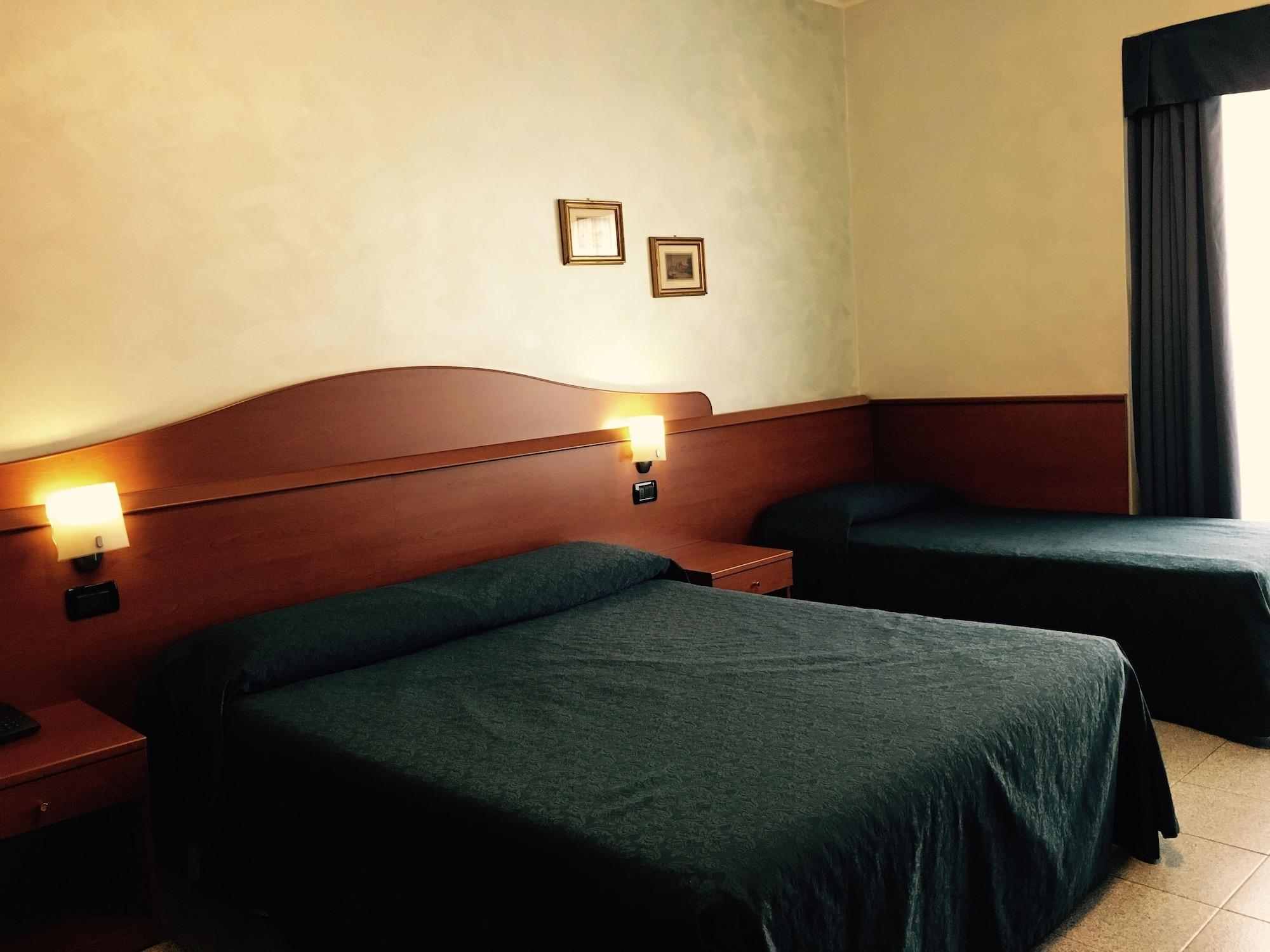 Hotel Aurora Милано Екстериор снимка