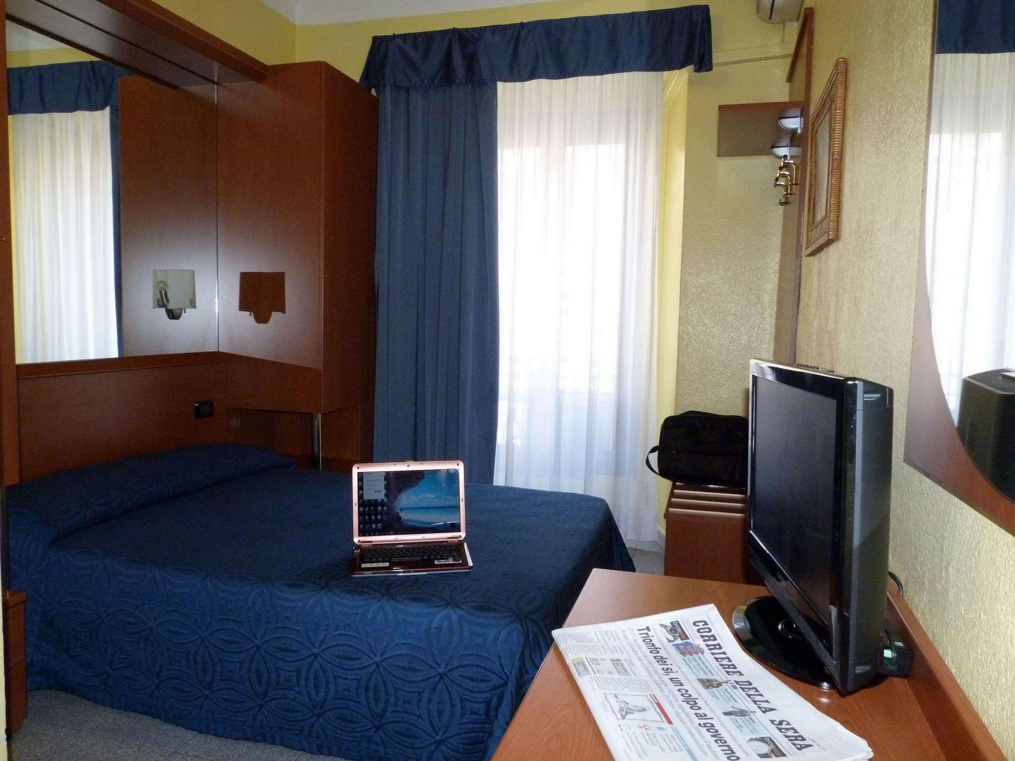 Hotel Aurora Милано Екстериор снимка