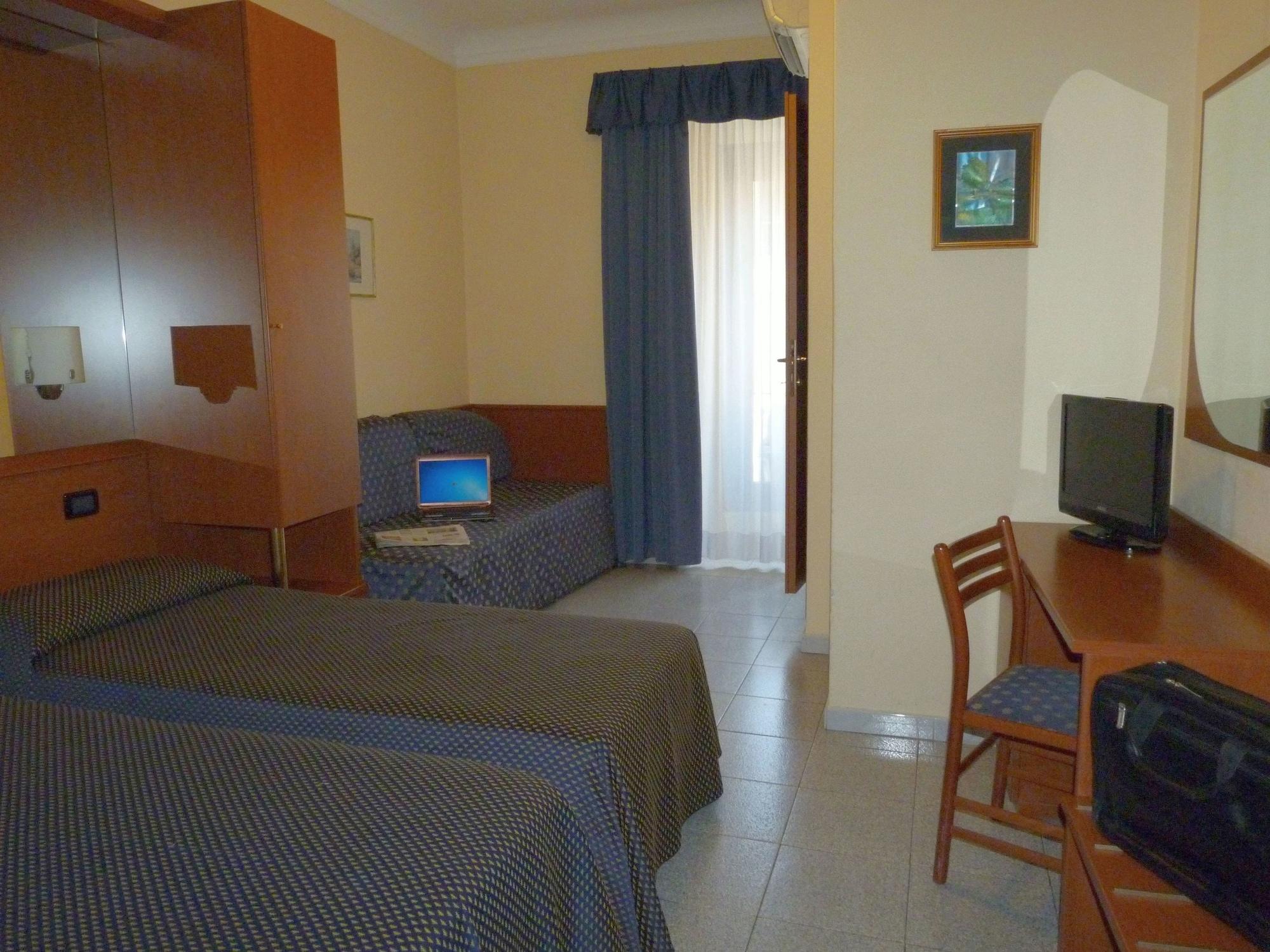 Hotel Aurora Милано Екстериор снимка