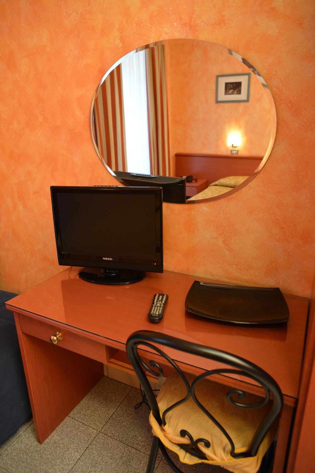 Hotel Aurora Милано Стая снимка