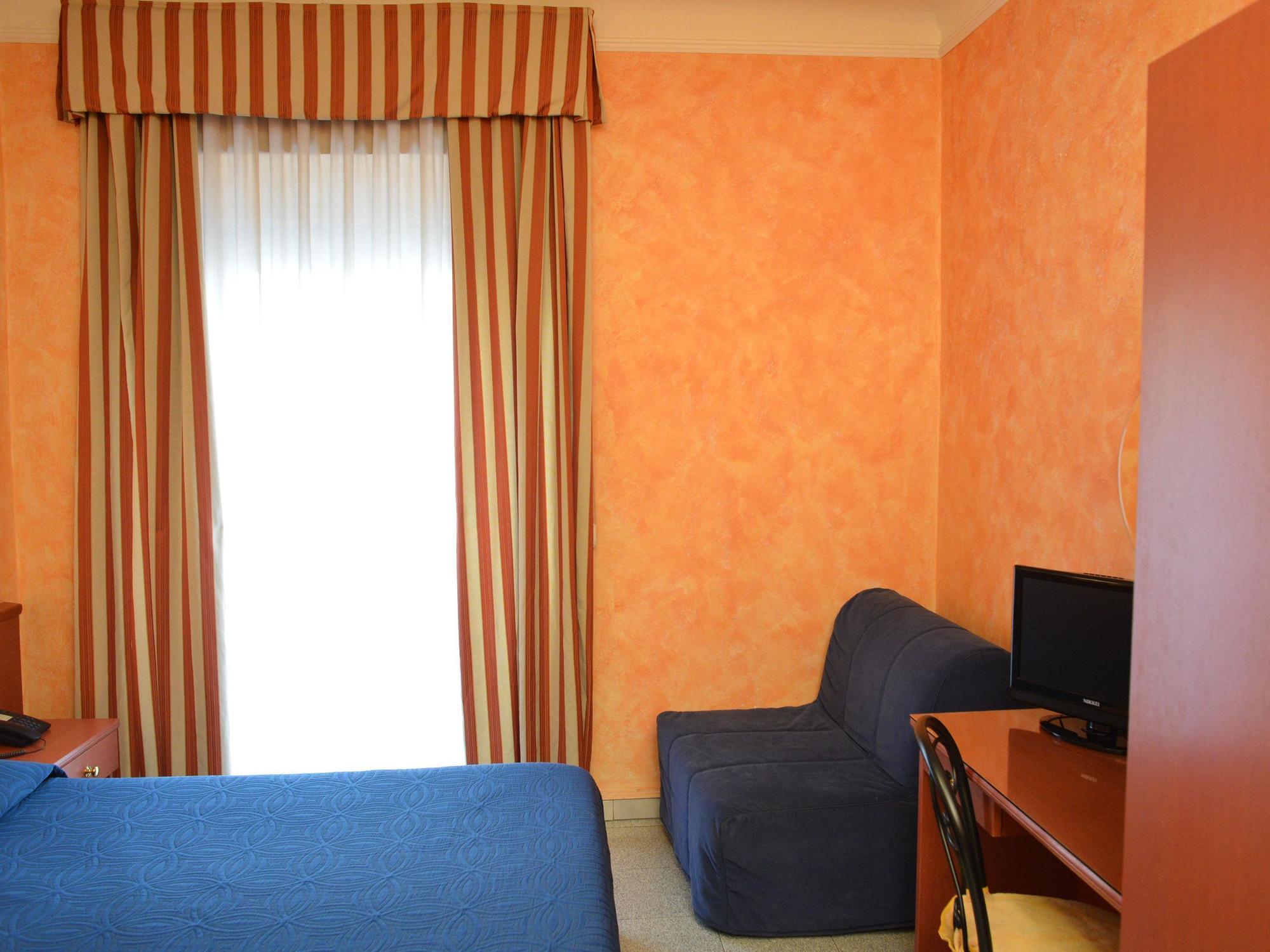 Hotel Aurora Милано Екстериор снимка