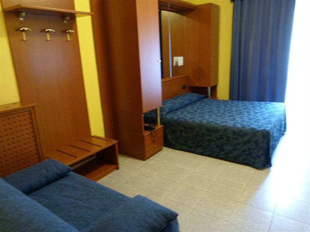 Hotel Aurora Милано Екстериор снимка