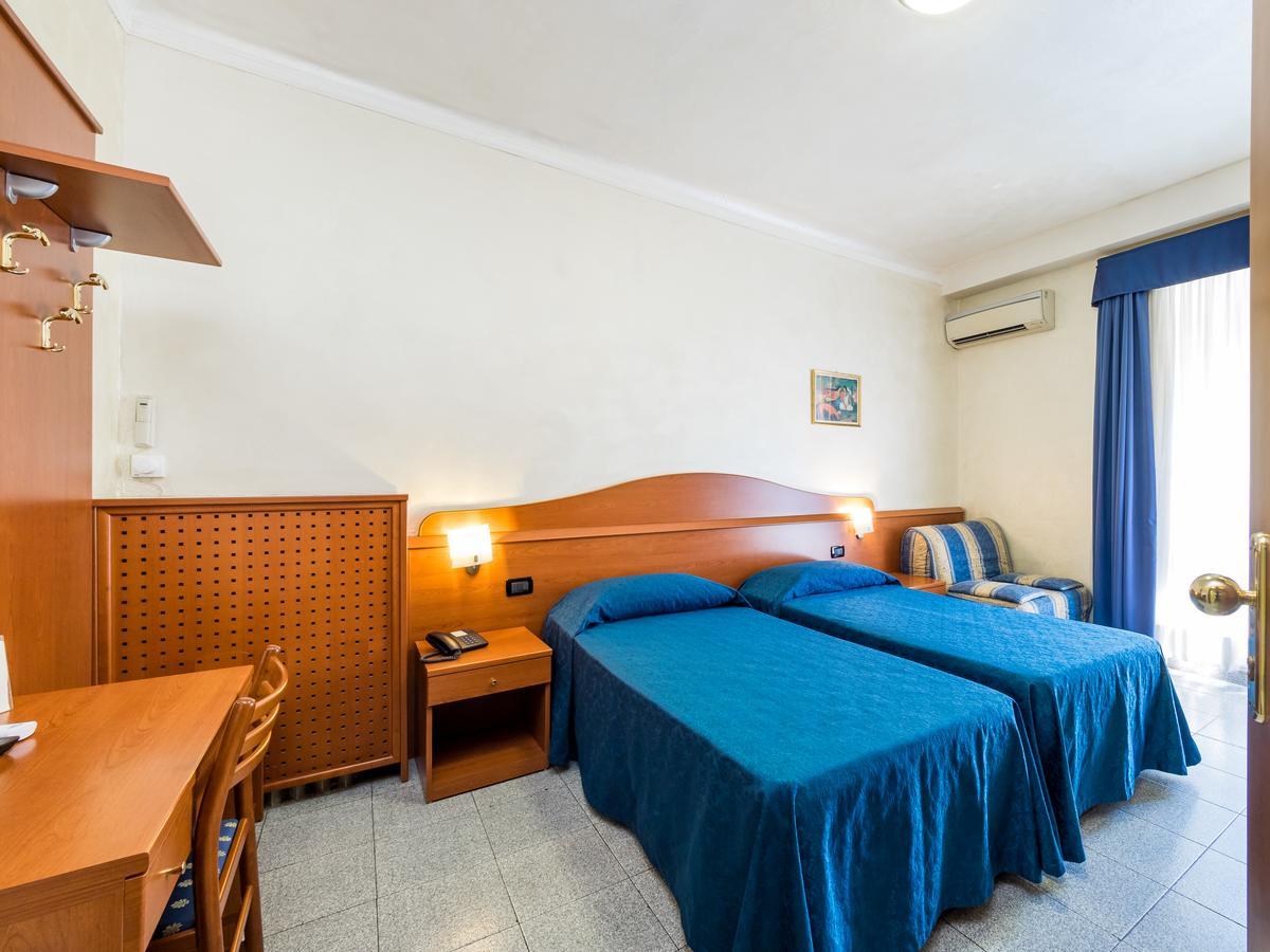 Hotel Aurora Милано Екстериор снимка