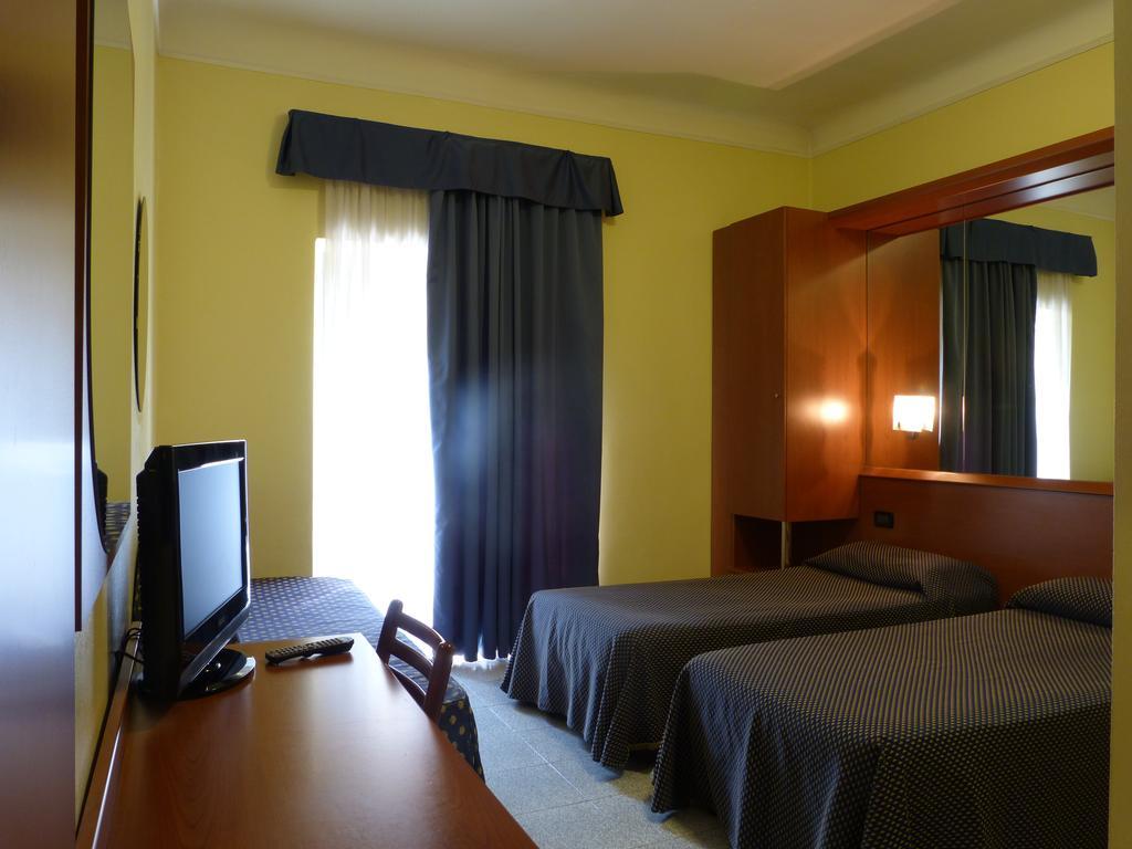 Hotel Aurora Милано Екстериор снимка
