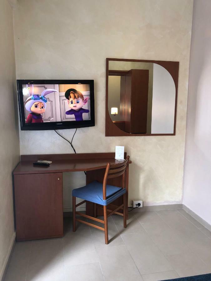 Hotel Aurora Милано Екстериор снимка