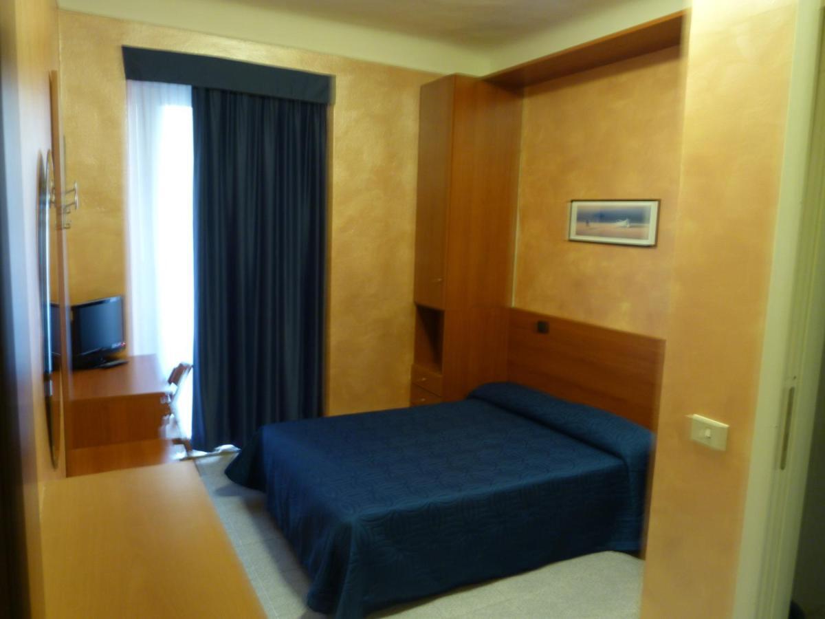 Hotel Aurora Милано Екстериор снимка